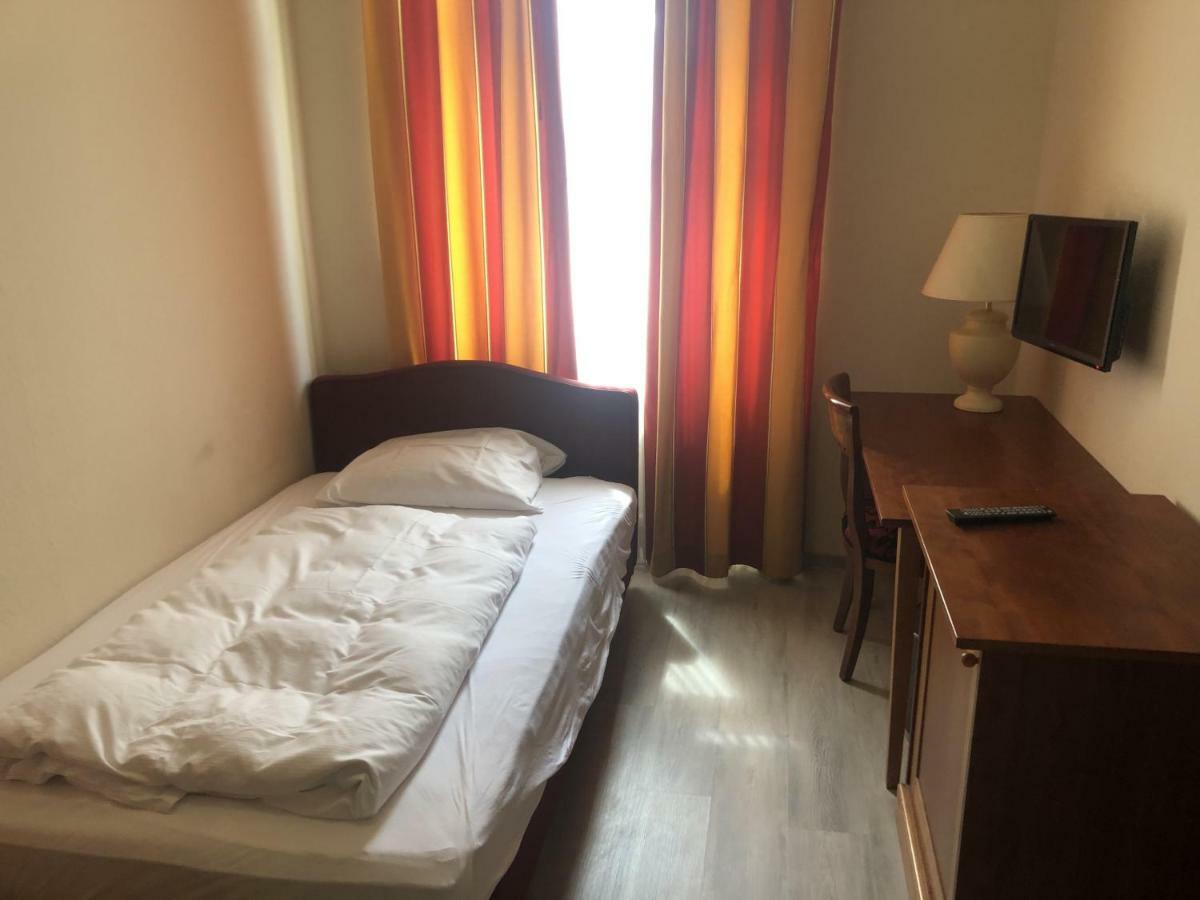 Hotel-Events Adlerpalast Ruesselsheim Ngoại thất bức ảnh