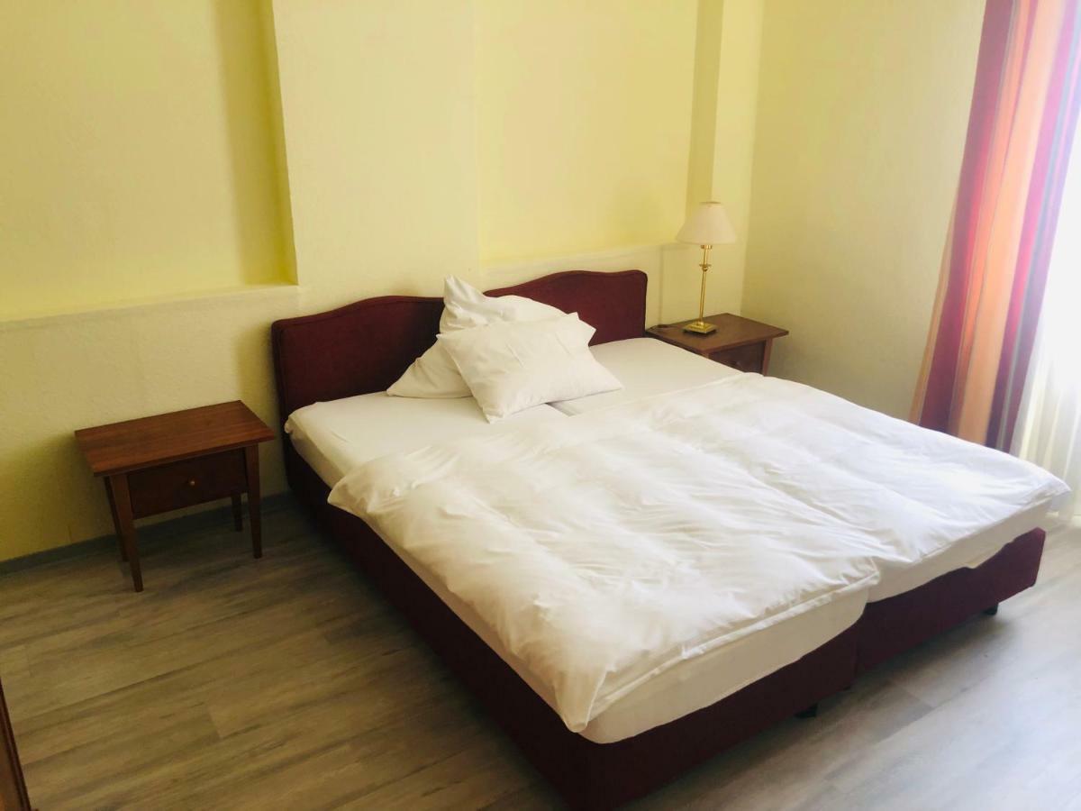 Hotel-Events Adlerpalast Ruesselsheim Ngoại thất bức ảnh