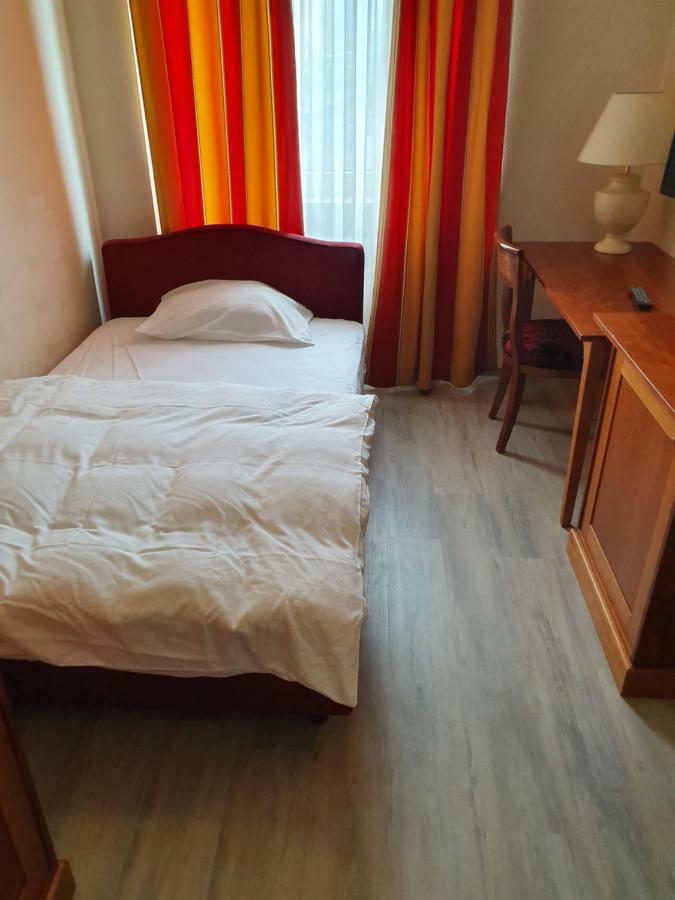 Hotel-Events Adlerpalast Ruesselsheim Ngoại thất bức ảnh