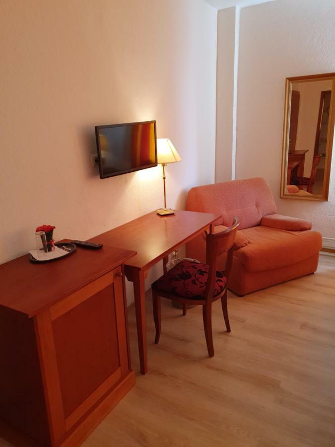 Hotel-Events Adlerpalast Ruesselsheim Ngoại thất bức ảnh