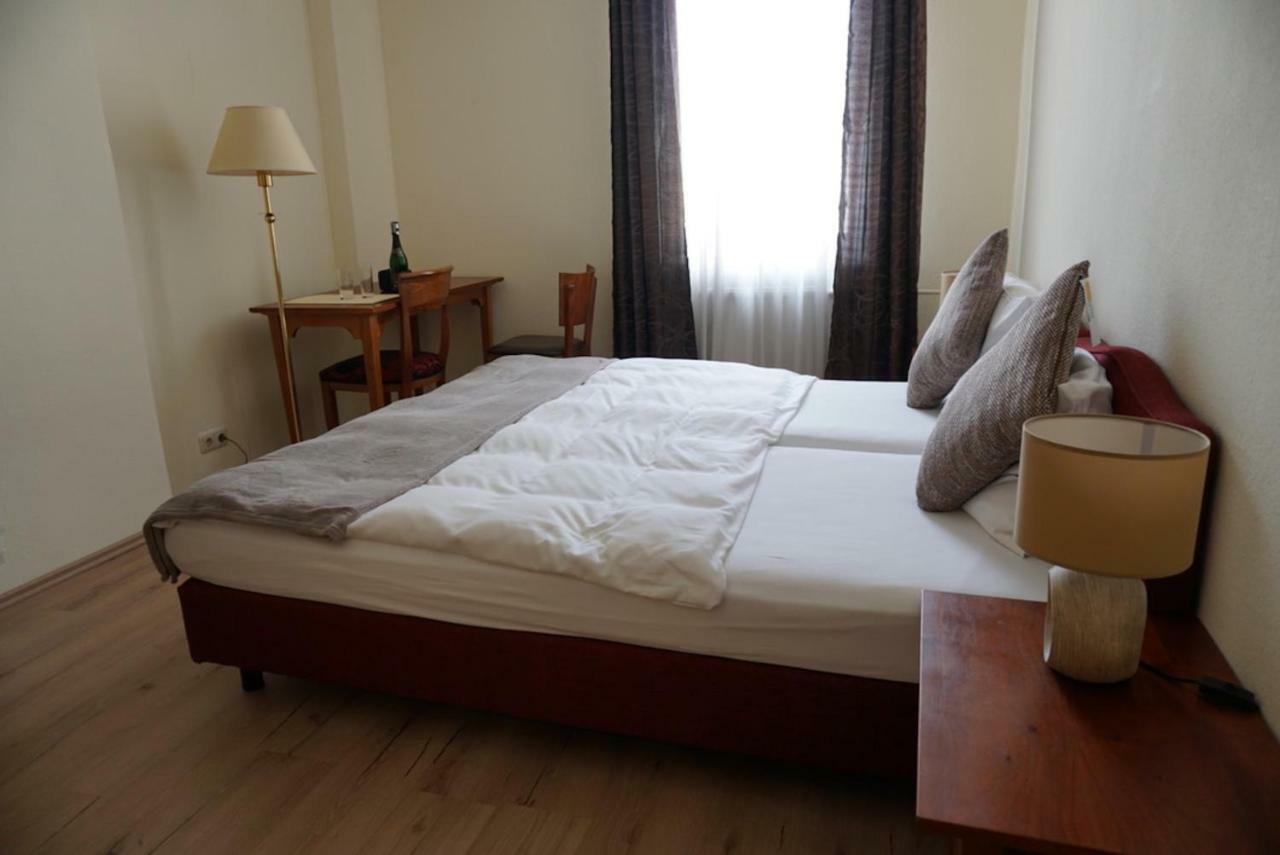 Hotel-Events Adlerpalast Ruesselsheim Ngoại thất bức ảnh